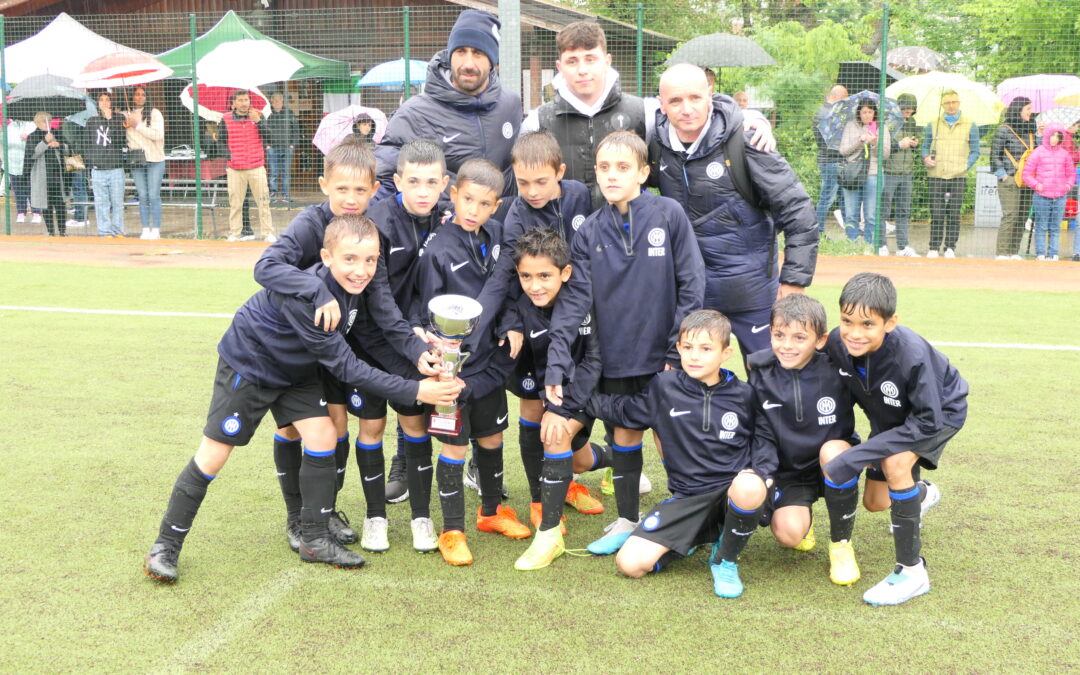 Grande successo del torneo del Primo Maggio, trofei Pezzarossa e Andreoli con 32 squadre in campo. Vince l’Inter in finale col Sassuolo, Reggio Calcio Rossa ottava. Tutte le foto della giornata al Merli